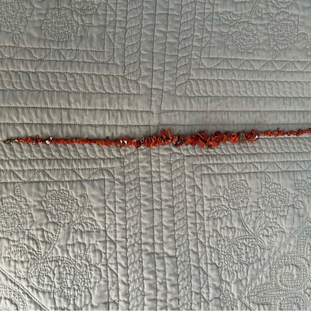 Striking Red Jasper Necklace with Graduated Design - Picture 2 of 3